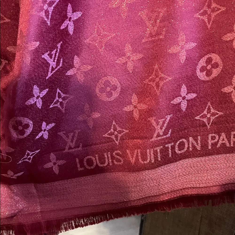 Louis Vuitton Burgundy Monogram Shawl - Picture 7 of 9